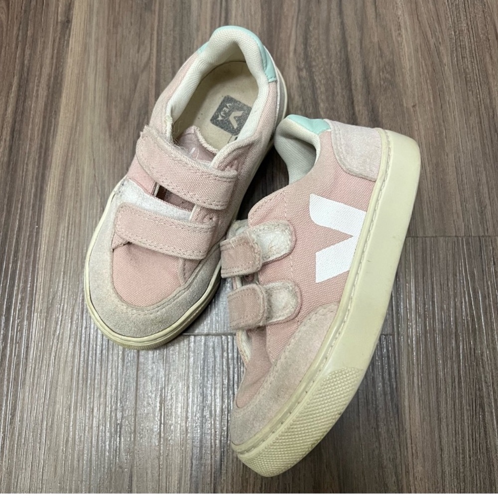 Veja Tennis Shoes little kid 11